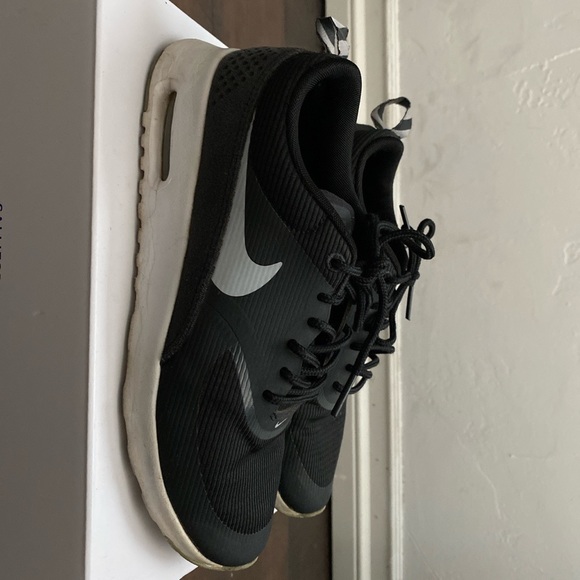 nike thea size 6